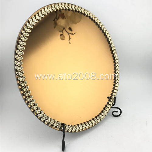 Brown mirror glass plate.
